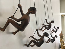 Load image into Gallery viewer, 5 Piece Climbing Sculpture Wall Art Gift For Home Decor Interior Design Rock Climber Climbing Man Contemporary Artwork Resin BRONZE ANTIQUE