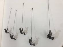 Load image into Gallery viewer, 5 Piece Climbing Sculpture Wall Art Gift For Home Decor Interior Design Rock Climber Climbing Man Contemporary Artwork Resin BRONZE ANTIQUE
