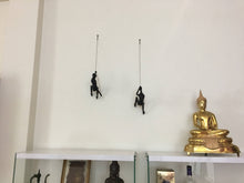 Load image into Gallery viewer, 2 Piece Climbing Sculpture Wall Art Gift For Home Decor Interior Design Rock Climber Climbing Man Contemporary Artwork Resin Alian