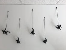 Load image into Gallery viewer, 5 Piece Climbing Sculpture Wall Art Gift For Mountain Climber Rock Climber Climbing Man Contemporary Artwork Resin Home Decor BLACK MATT
