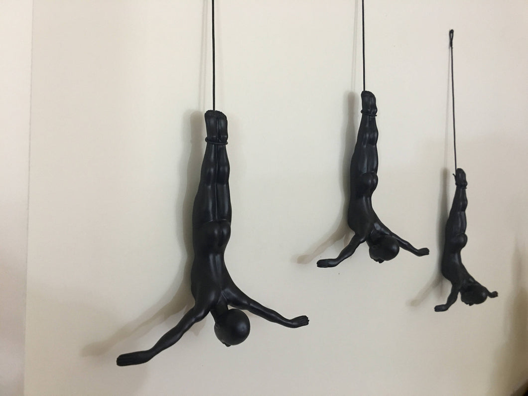 3 Piece Plunging Sculpture Wall Art Gift For Plungers Hand Painted Climber Plunging Man Contemporary Artwork Resin Home Decor BLACK